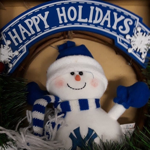 MLB New York Yankees Christmas Wreath - Picture 6 of 8